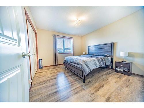 157 Kentwood Drive, Red Deer, AB - Indoor Photo Showing Bedroom