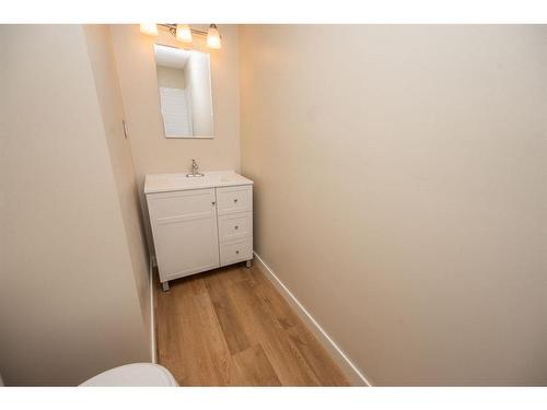 25 Abbott Close, Red Deer, AB - Indoor Photo Showing Bathroom