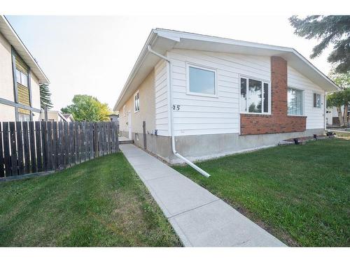 25 Abbott Close, Red Deer, AB - Outdoor