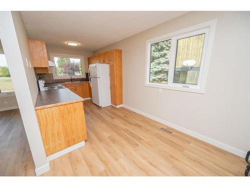 25 Abbott Close, Red Deer, AB - Indoor Photo Showing Kitchen