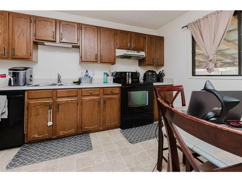 100 Mclevin Crescent, Red Deer, AB - Indoor Photo Showing Kitchen