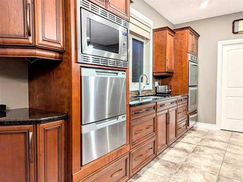 916 7 Avenue Se, Slave Lake, AB - Indoor Photo Showing Kitchen