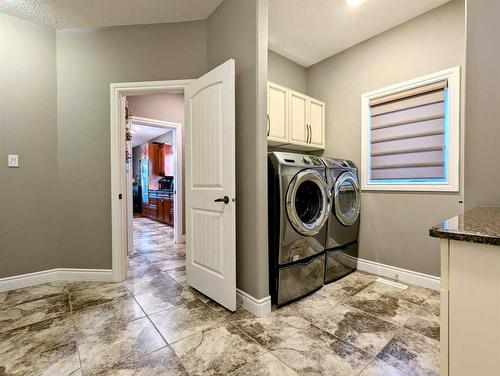 916 7 Avenue Se, Slave Lake, AB - Indoor Photo Showing Laundry Room