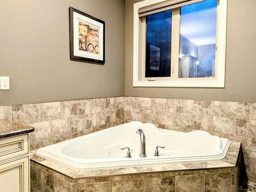 916 7 Avenue Se, Slave Lake, AB - Indoor Photo Showing Bathroom