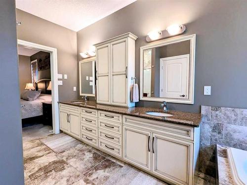 916 7 Avenue Se, Slave Lake, AB - Indoor Photo Showing Bathroom