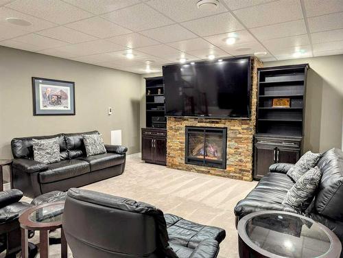 916 7 Avenue Se, Slave Lake, AB - Indoor With Fireplace