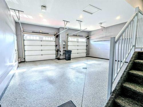 916 7 Avenue Se, Slave Lake, AB - Indoor Photo Showing Garage