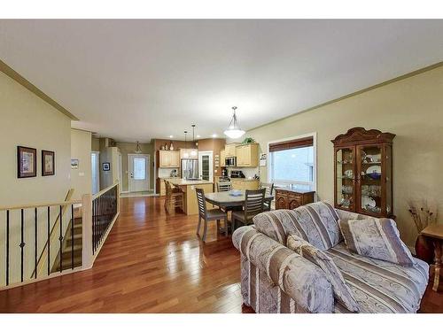 52-173 Austin Drive, Red Deer, AB - Indoor Photo Showing Living Room