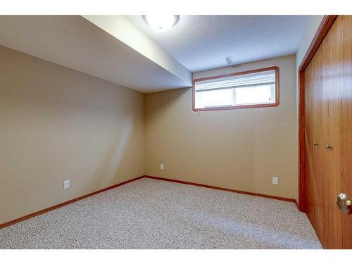 127 Lougheed Close, Red Deer, AB - Indoor Photo Showing Other Room