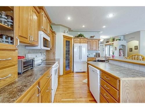 127 Lougheed Close, Red Deer, AB - Indoor Photo Showing Kitchen