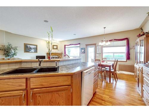 127 Lougheed Close, Red Deer, AB - Indoor Photo Showing Kitchen With Double Sink