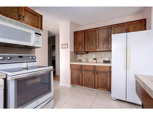 6515 50 Avenue, Camrose, AB - Indoor Photo Showing Kitchen