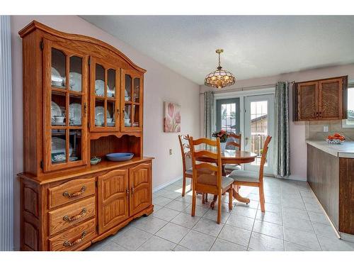 6515 50 Avenue, Camrose, AB - Indoor Photo Showing Dining Room