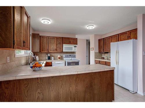 6515 50 Avenue, Camrose, AB - Indoor Photo Showing Kitchen