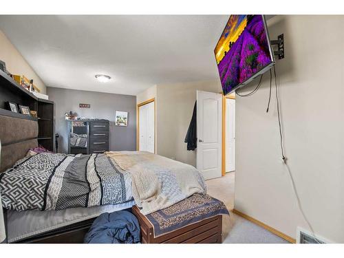 4 Arnold Close, Red Deer, AB - Indoor Photo Showing Bedroom