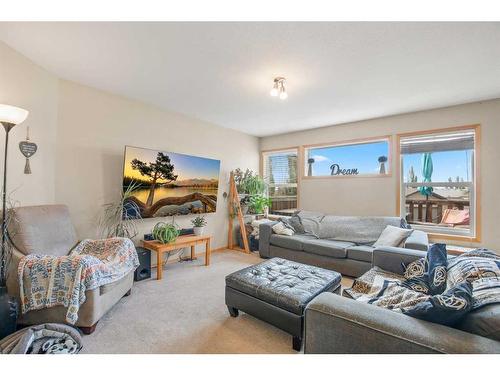 4 Arnold Close, Red Deer, AB - Indoor Photo Showing Living Room