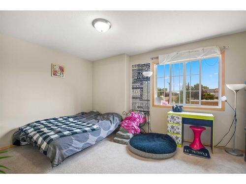 4 Arnold Close, Red Deer, AB - Indoor Photo Showing Bedroom