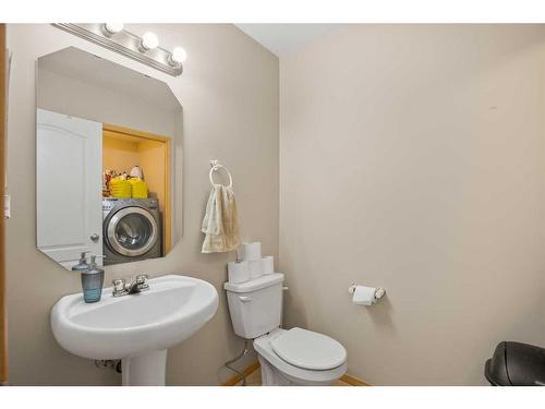 4 Arnold Close, Red Deer, AB - Indoor Photo Showing Bathroom