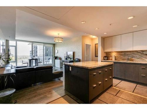 604-519 Riverfront Avenue Se, Calgary, AB - Indoor Photo Showing Kitchen