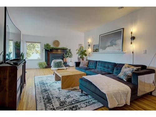 3909 50A Street, Red Deer, AB - Indoor Photo Showing Living Room