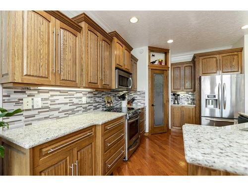 7101 Cobb Street, Lacombe, AB - Indoor Photo Showing Kitchen