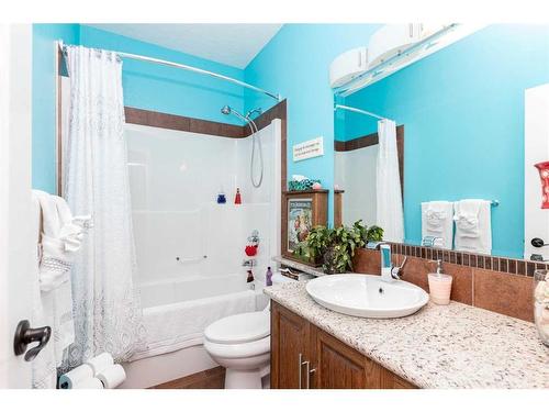 7101 Cobb Street, Lacombe, AB - Indoor Photo Showing Bathroom