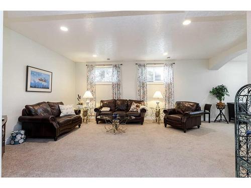 7101 Cobb Street, Lacombe, AB - Indoor Photo Showing Living Room