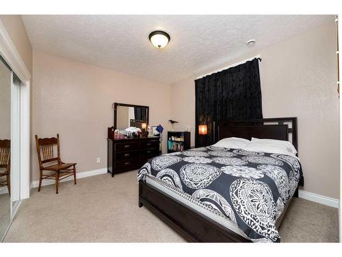 7101 Cobb Street, Lacombe, AB - Indoor Photo Showing Bedroom