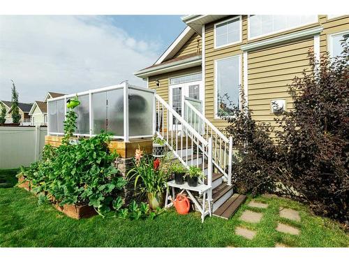 7101 Cobb Street, Lacombe, AB - Outdoor