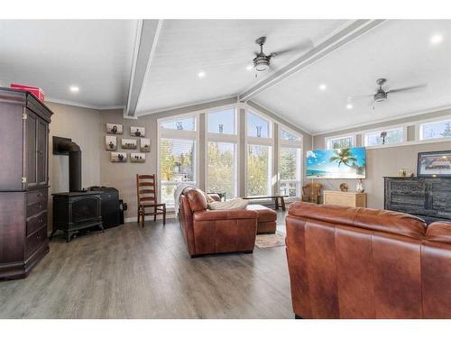 174A Township Road 422,, Rural Ponoka County, AB - Indoor Photo Showing Living Room