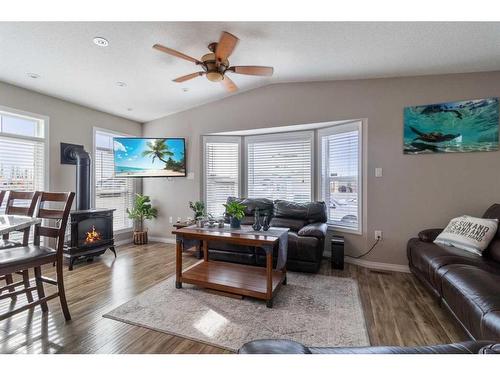 174A Township Road 422,, Rural Ponoka County, AB - Indoor Photo Showing Living Room