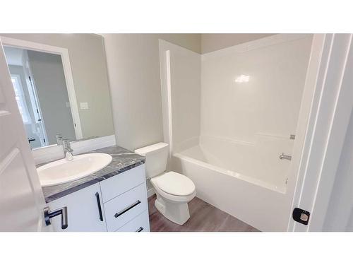 50 Inglis Crescent, Sylvan Lake, AB - Indoor Photo Showing Bathroom