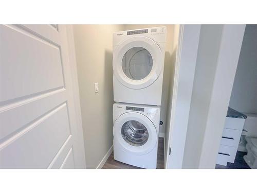 50 Inglis Crescent, Sylvan Lake, AB - Indoor Photo Showing Laundry Room