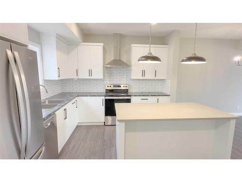 50 Inglis Crescent, Sylvan Lake, AB - Indoor Photo Showing Kitchen With Stainless Steel Kitchen With Upgraded Kitchen