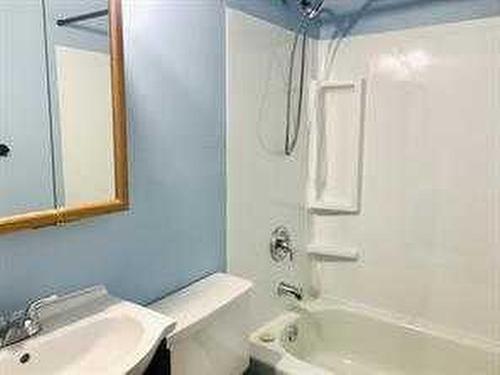 605-4719 33 Street, Red Deer, AB - Indoor Photo Showing Bathroom