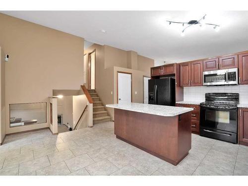 97 Kingston Drive, Red Deer, AB - Indoor Photo Showing Kitchen