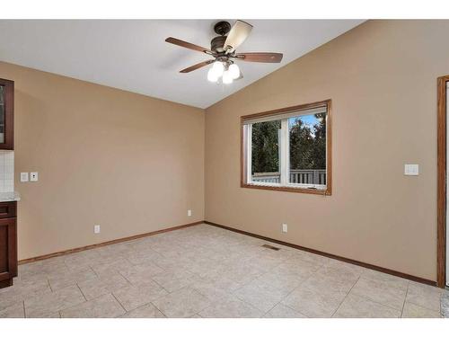 97 Kingston Drive, Red Deer, AB - Indoor Photo Showing Other Room