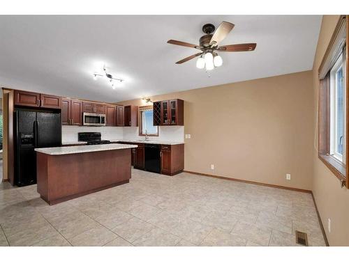 97 Kingston Drive, Red Deer, AB - Indoor Photo Showing Kitchen