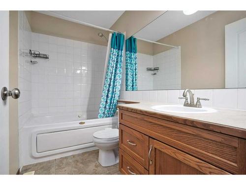 97 Kingston Drive, Red Deer, AB - Indoor Photo Showing Bathroom