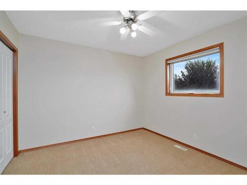 97 Kingston Drive, Red Deer, AB - Indoor Photo Showing Other Room