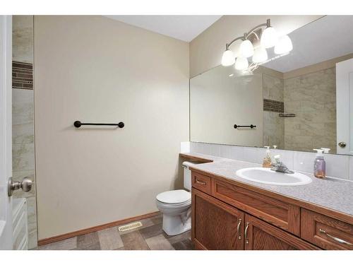 97 Kingston Drive, Red Deer, AB - Indoor Photo Showing Bathroom