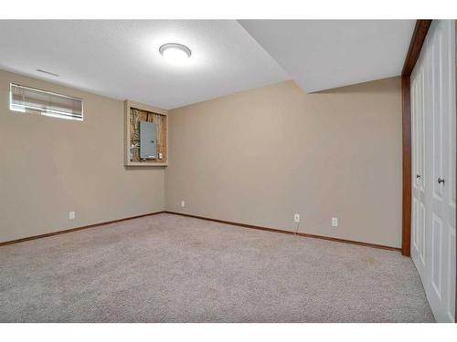 97 Kingston Drive, Red Deer, AB - Indoor Photo Showing Other Room