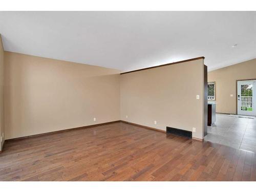 97 Kingston Drive, Red Deer, AB - Indoor Photo Showing Other Room