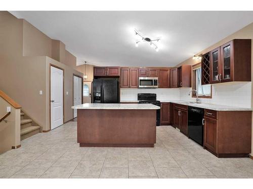 97 Kingston Drive, Red Deer, AB - Indoor Photo Showing Kitchen