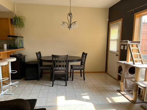 327 Addington Drive, Red Deer, AB - Indoor Photo Showing Dining Room