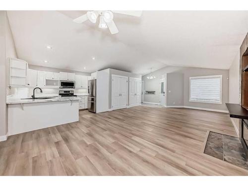 4609 44 Street, Sylvan Lake, AB - Indoor Photo Showing Kitchen