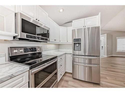 4609 44 Street, Sylvan Lake, AB - Indoor Photo Showing Kitchen