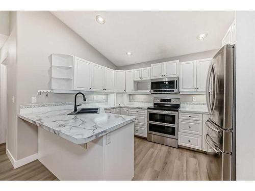 4609 44 Street, Sylvan Lake, AB - Indoor Photo Showing Kitchen With Double Sink With Upgraded Kitchen