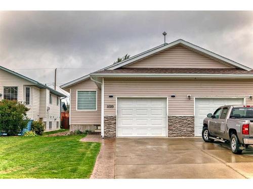 4609 44 Street, Sylvan Lake, AB - Outdoor