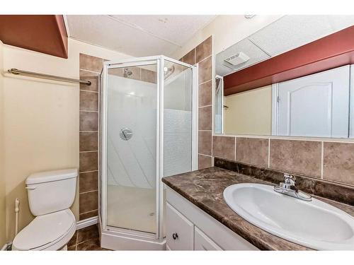 4609 44 Street, Sylvan Lake, AB - Indoor Photo Showing Bathroom